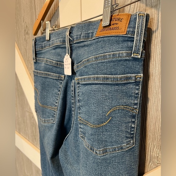 WJ1.729 Signature by Levi Strauss & Co Women's Heritage High Rise Straight Jeans - Picture 6 of 7